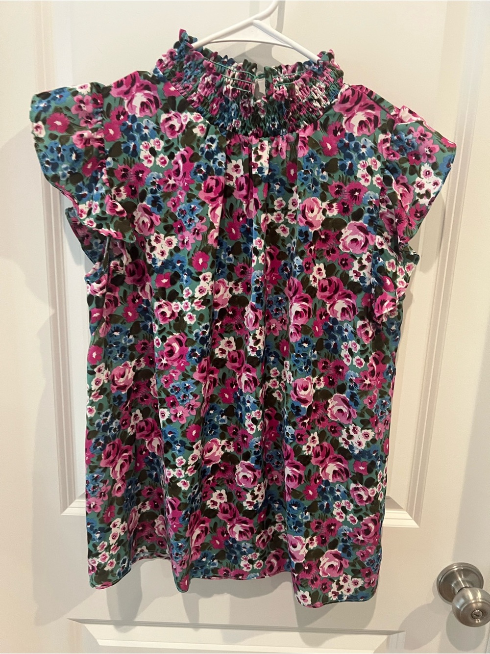 Eesome Floral Top Size Small